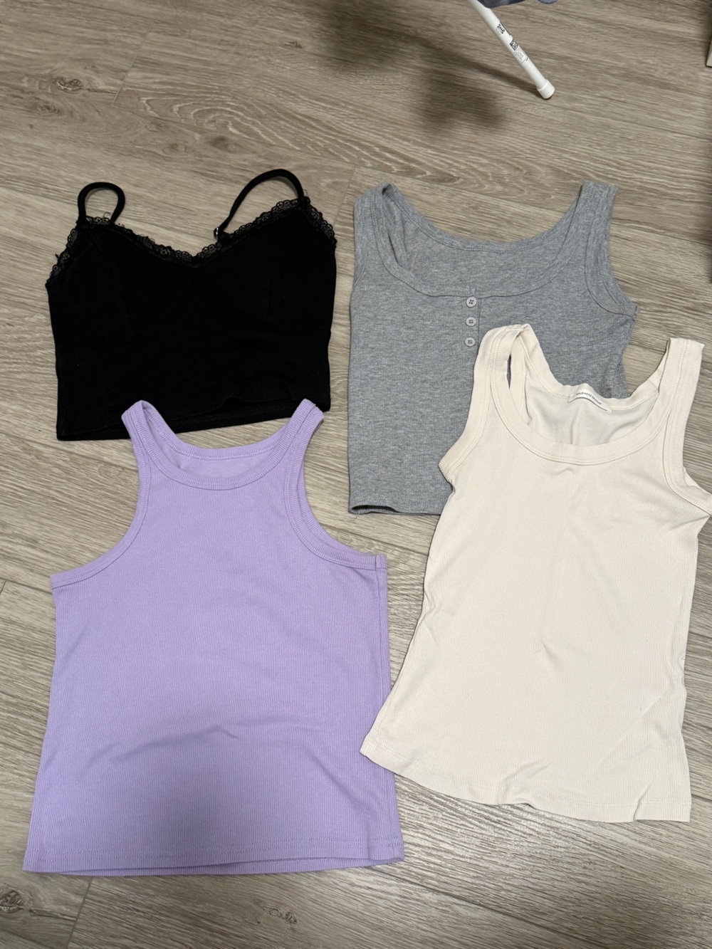 Women’s Ribbed Tank Top -set of 4 Lavender, Black, Gray, Cream - Unbranded